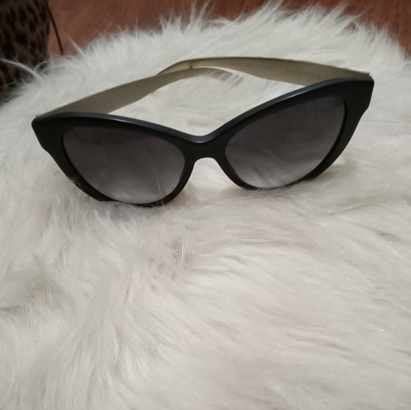 Burberry Sunglasses - Picture 5 of 11